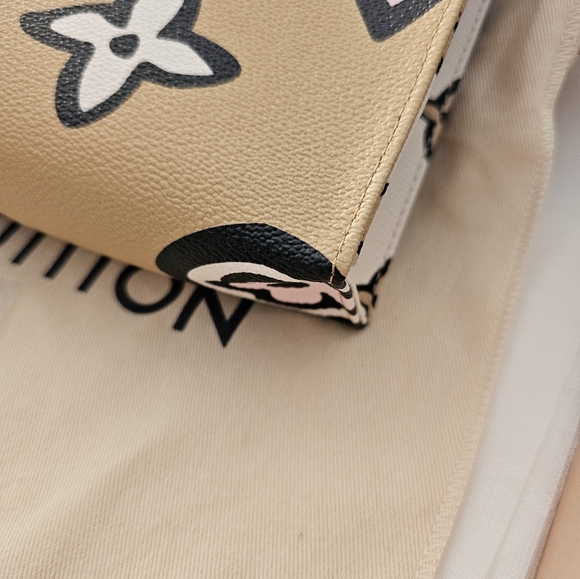 Louis Vuitton Wild At Heart Arizona Tan Monogram Canvas Toiletry Pouch 26 XL Bag - Picture 10 of 17